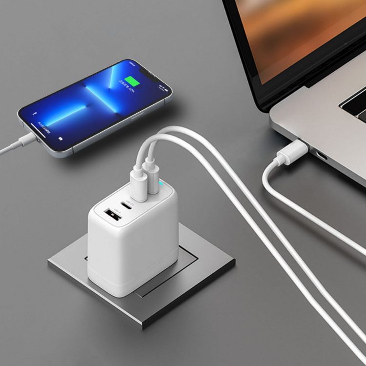 Picture of 4 Ports Universal Travel Adapter