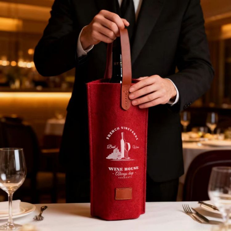 Picture of Felt Single Bottle Wine Bag