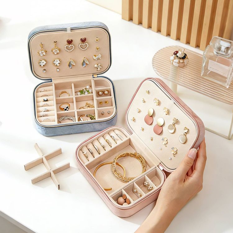 Picture of Velvet Jewellery Box with Compartment