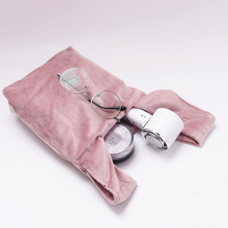 Picture of Velvet Knot Wrist Bag