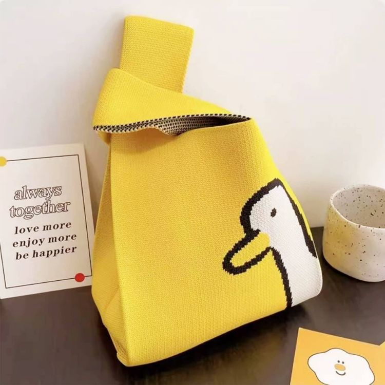 Picture of Knitted Knot Handbag