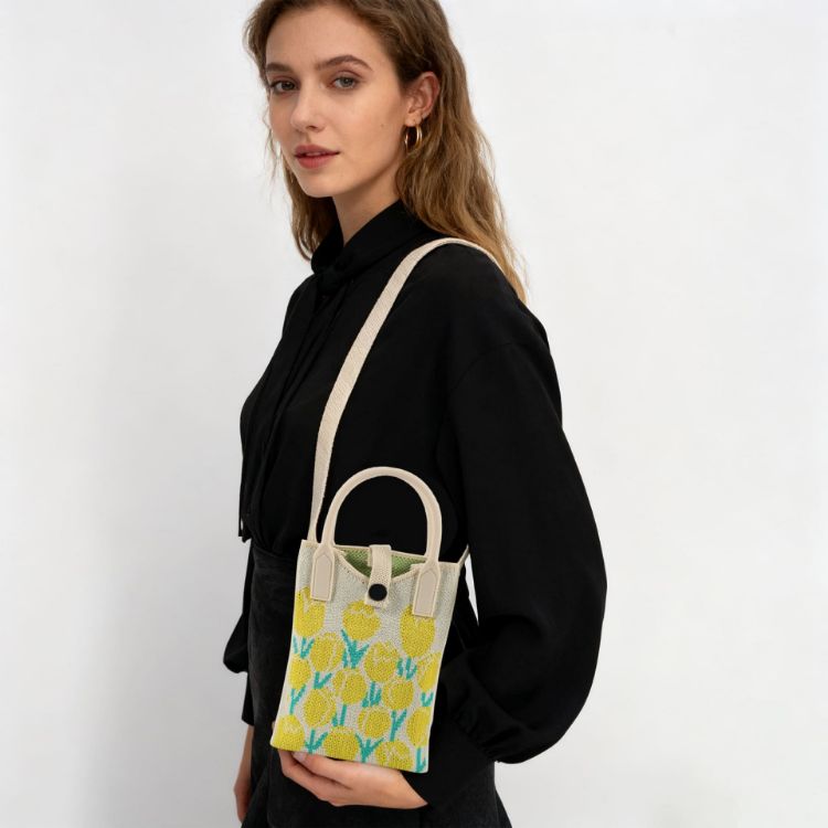 Picture of Knitted Phone Crossbody Bag with Handle