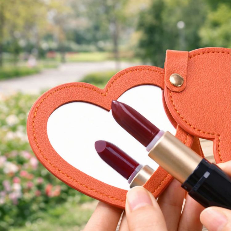 Picture of Heart-Shaped Compact Mirror with Keychain