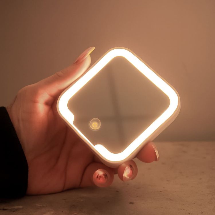 Picture of Glow Compact Mirror with LED