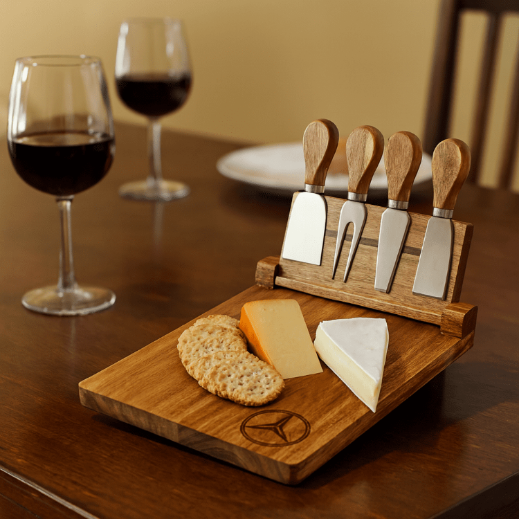 Picture of St. Andrews Magnetic Cheeseboard and Knife Set