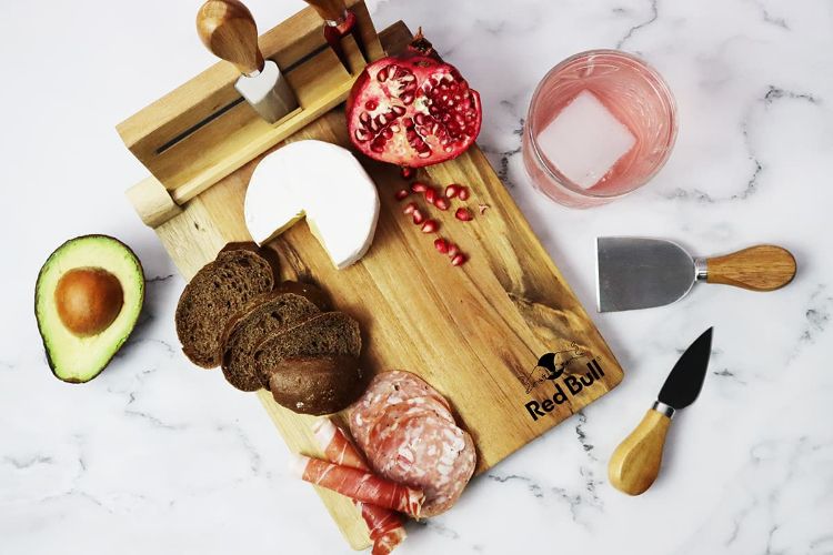 Picture of St. Andrews Magnetic Cheeseboard and Knife Set